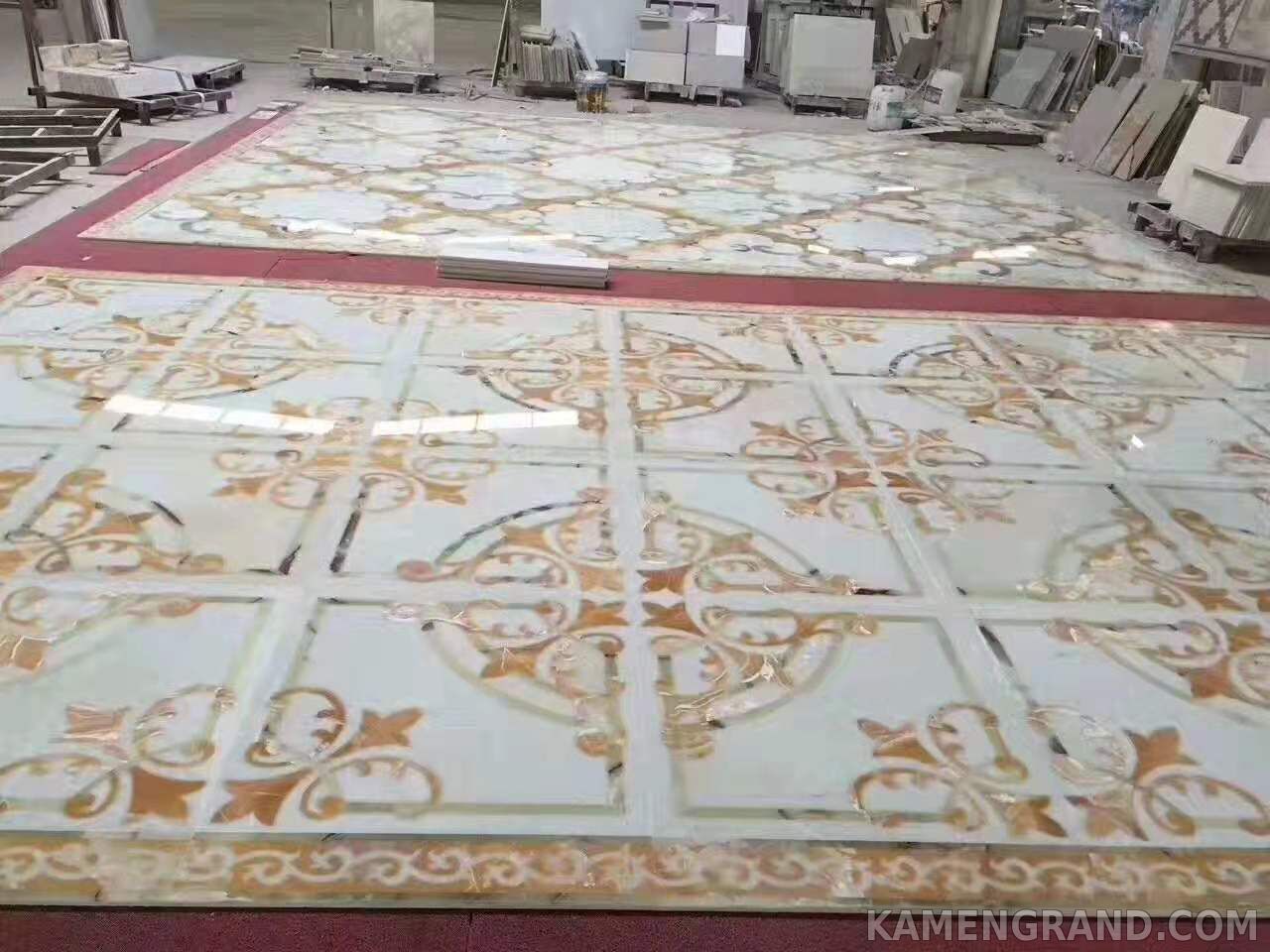 Мозаичный пол из оникса