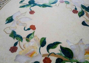 Мозаичный пол из оникса и мрамора