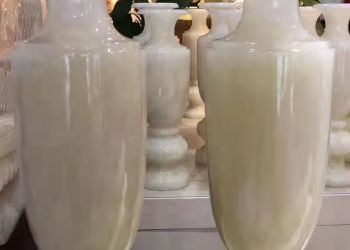 Напольная ваза из белого нефрита