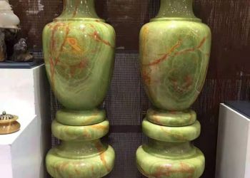 Напольная ваза из зеленого оникса