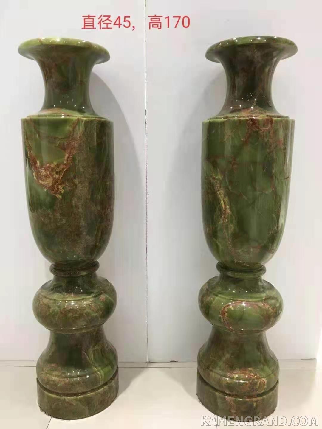 Напольная ваза из зеленого оникса