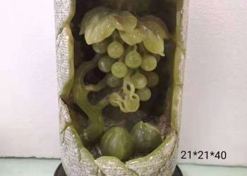 Декоративная ваза из зеленого нефрита