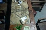 Чайный столик из дерева и камня