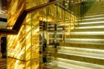 Лестница в интерьере из желтого гранита