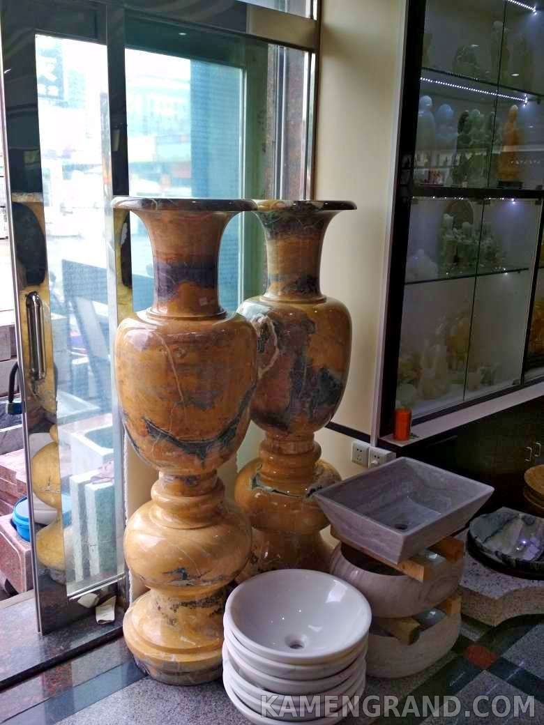 Напольные парные вазы из желтого оникса